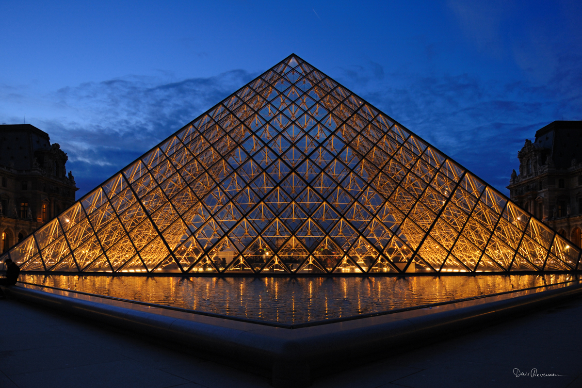 Pyramide du Louvre