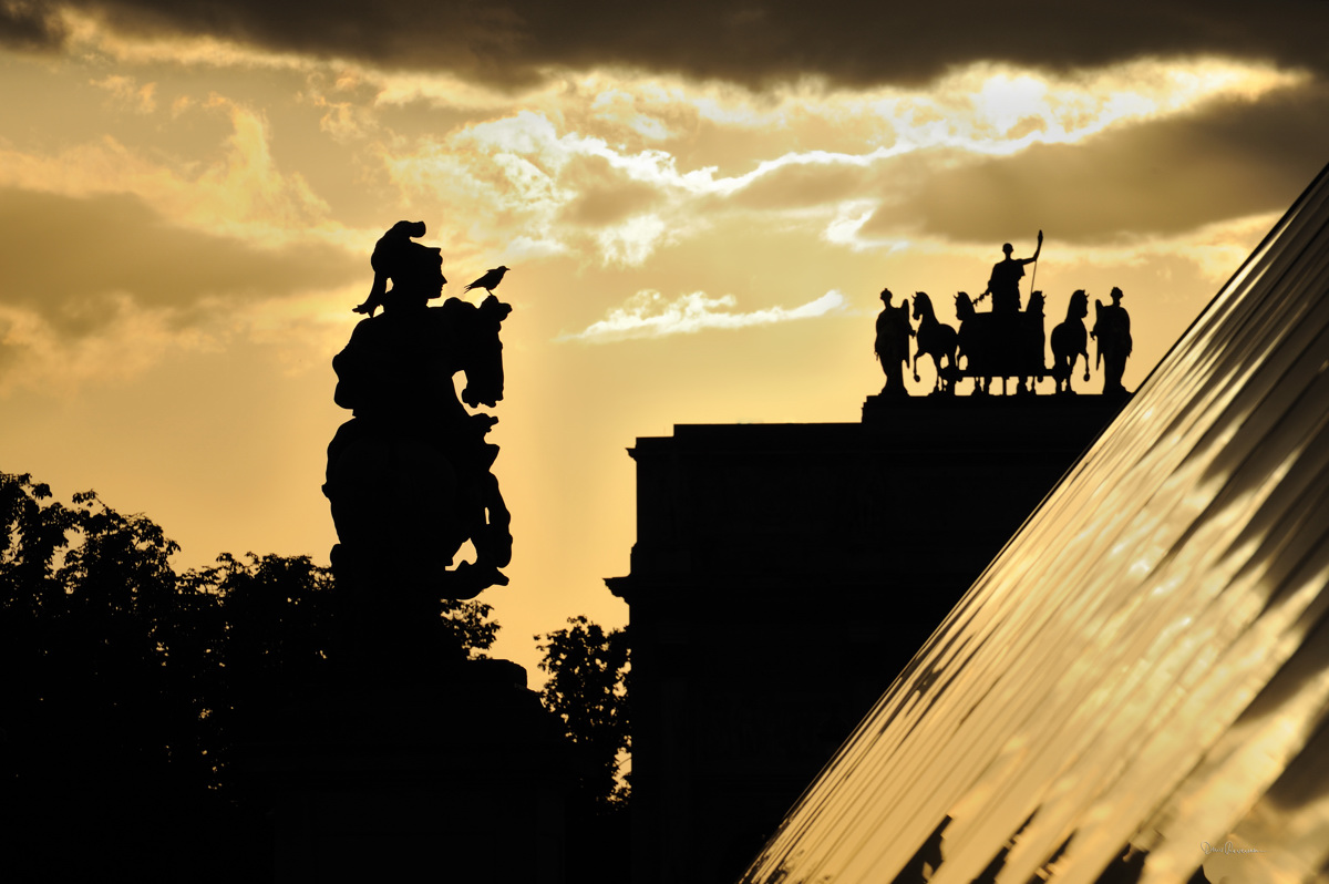 Pyramide du Louvre