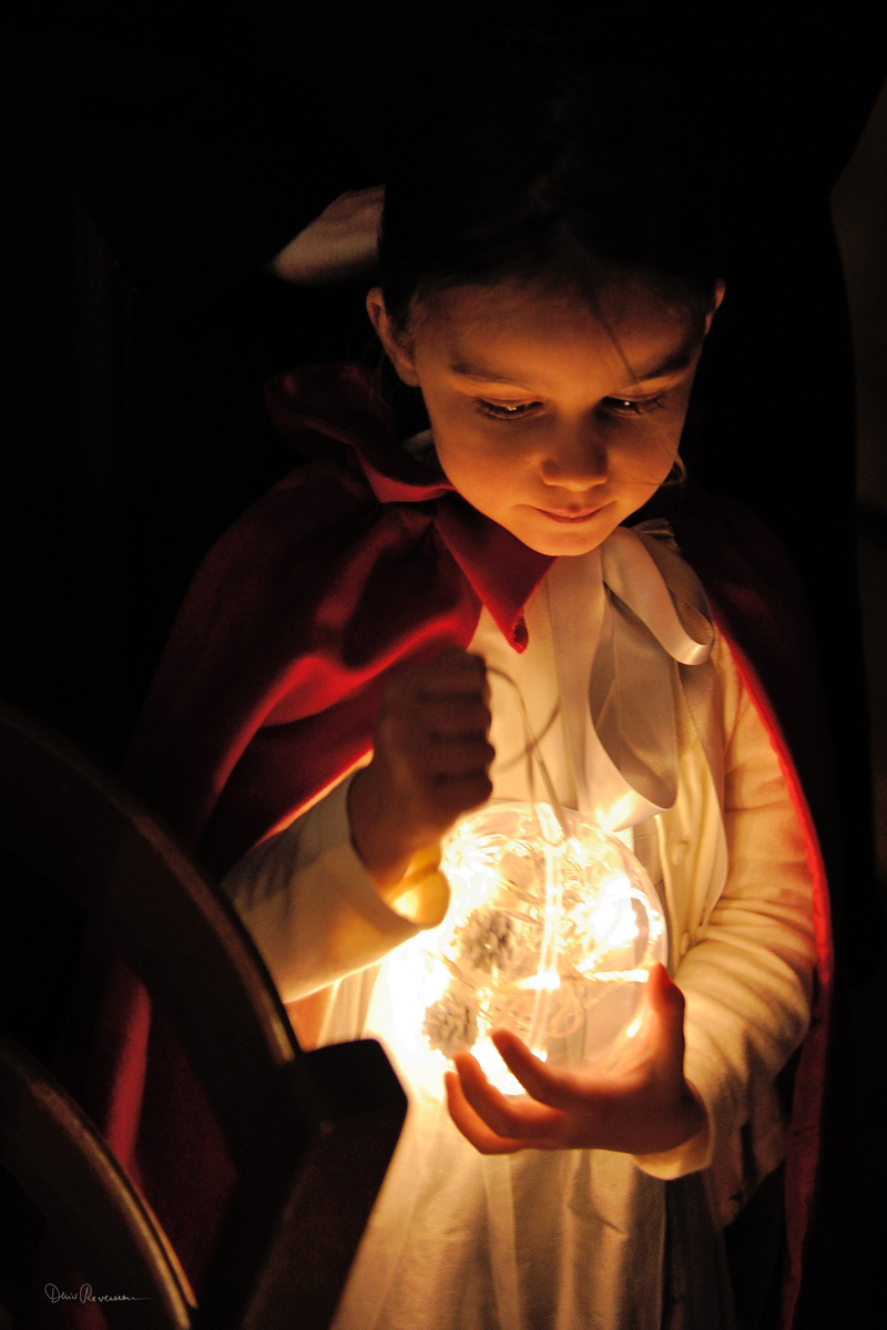 Enfant dans la pénombre