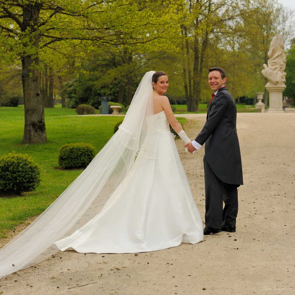 Mariés dans le parc