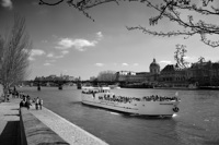 Bateau mouche sur la Seine, à Paris