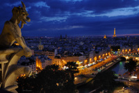 Chimère de Notre-Dame surveillant Paris