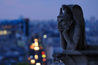 Chimère de Notre-Dame surveillant Paris