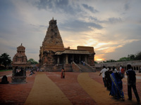 Fidèles hindous, au temple de Thanjavur, Inde du sud